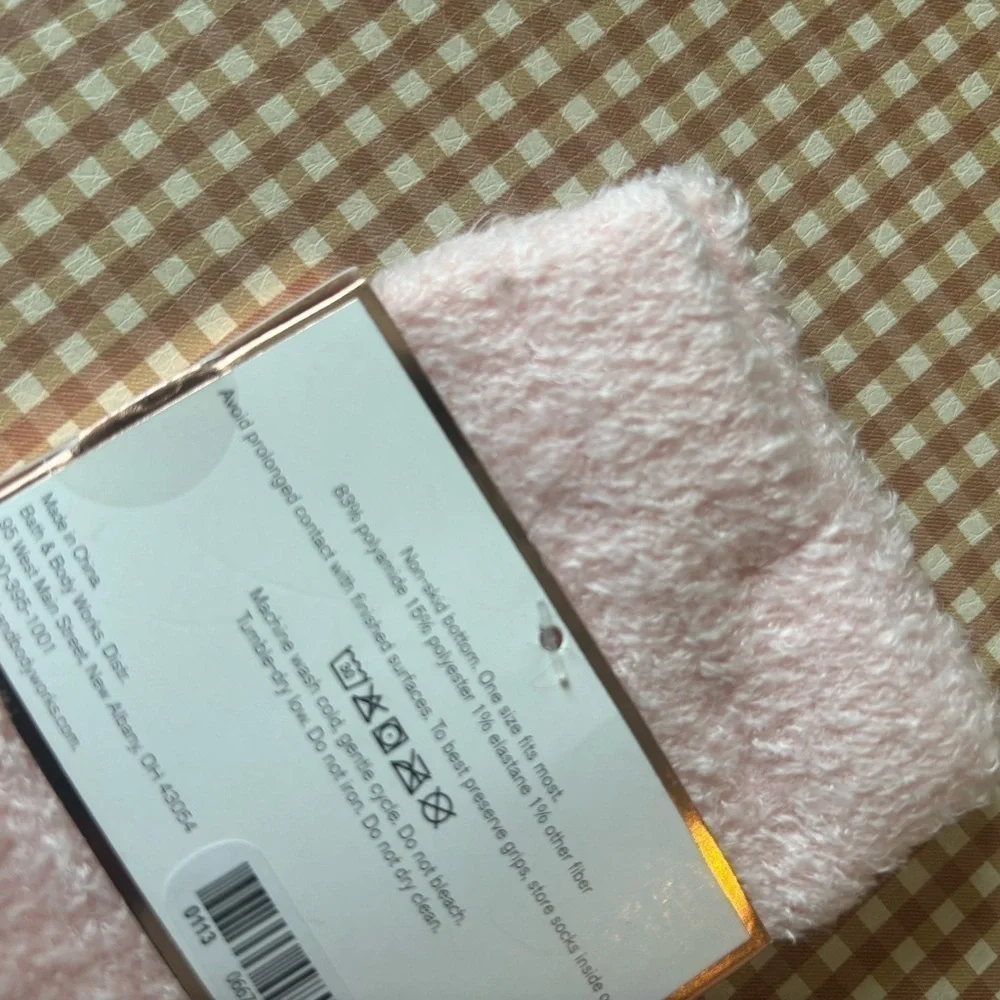 Bath & Body works lounge socks + unbranded socks.‎ One size. NEW